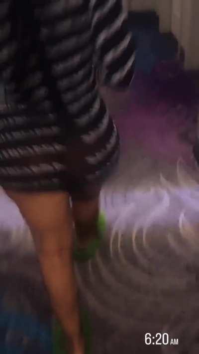 Ari Fletcher showing that stank ass walk