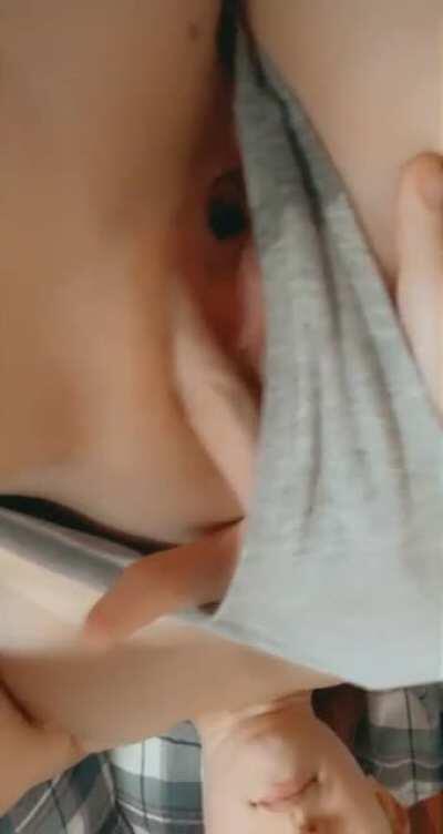 My pussy is dripping and ready to be bred 😩