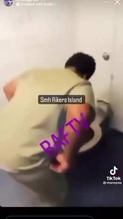 They got niggas on the rock doin anything son🤮🤮🤮🤮