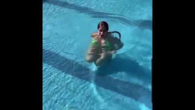 Slow motion bikini 👙