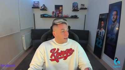 momo porfavor reacciona a algo