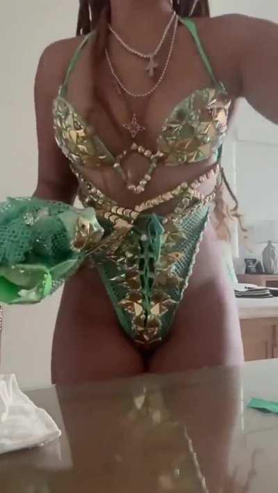 Chloe Bailey(carnival after scenes)