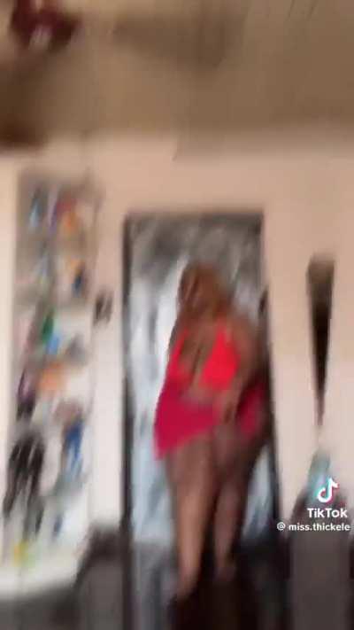 She damn near perfect 😍😍