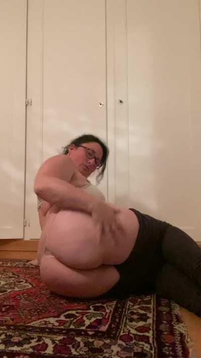 Please tell me when youre about to cum.. i'll wrap my legs around you so you cant escape and creampie me