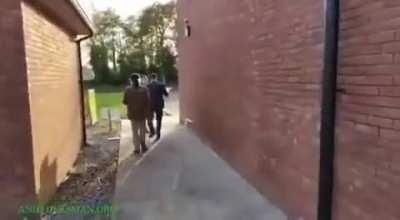 This is like a scene from a sitcom but it's actually real 😂Pair of eejits!