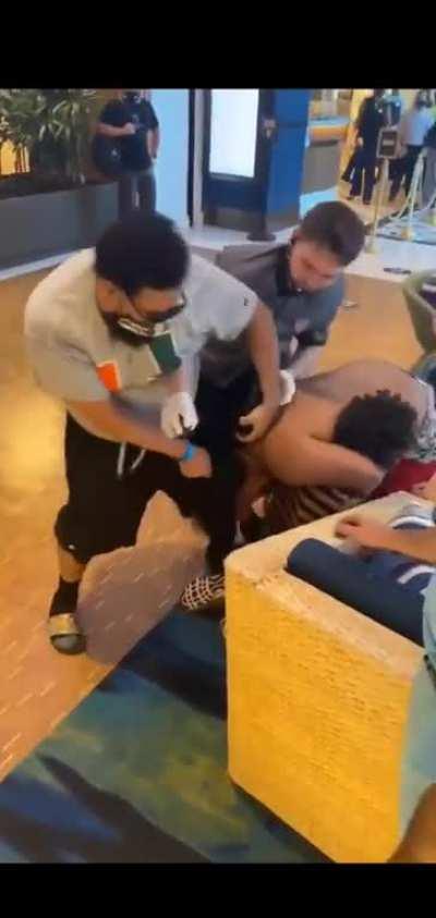 Husband & Wife Get Jumped By A Whole Crew For Not Wearing Masks Inside Casino! Rock Hollywood, Florida