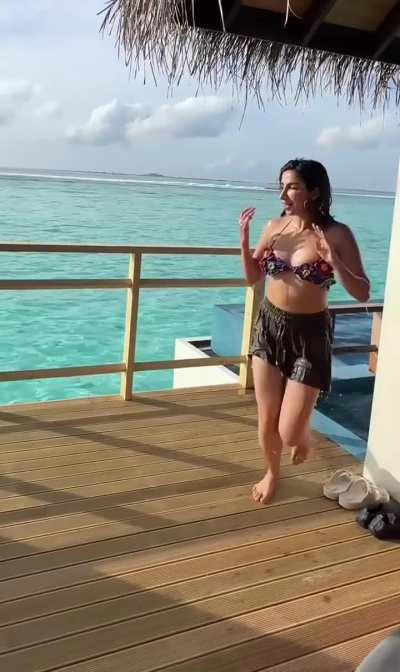 Parul Gulati bouncing melons