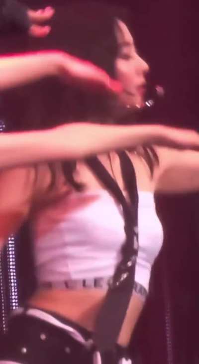 LE SSERAFIM - Yunjin