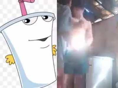 é igual mulher de malandro, gosta de uma porrada