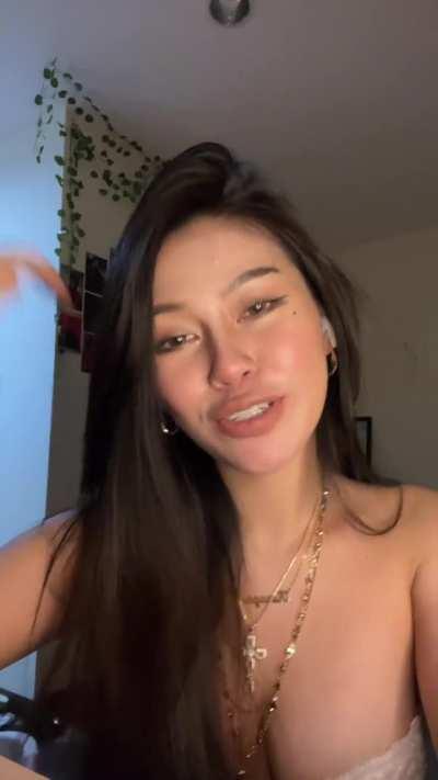 Awesome thai girl 😮