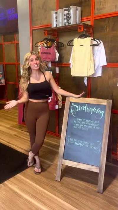 Quick reminder for her HOTWORX friends! ❤️