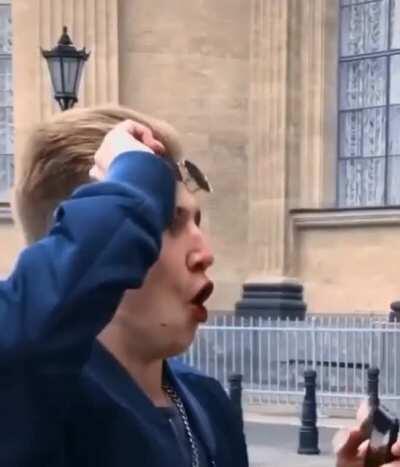 Müzik kulağı olan kadına düşüyorum aq bizimkiler de gitsin adamlar yaşlı amca yüzyüzeyken konuşuruz bacak omuz gibi yarak kürek şeyler dinlesinler amk tc kızı