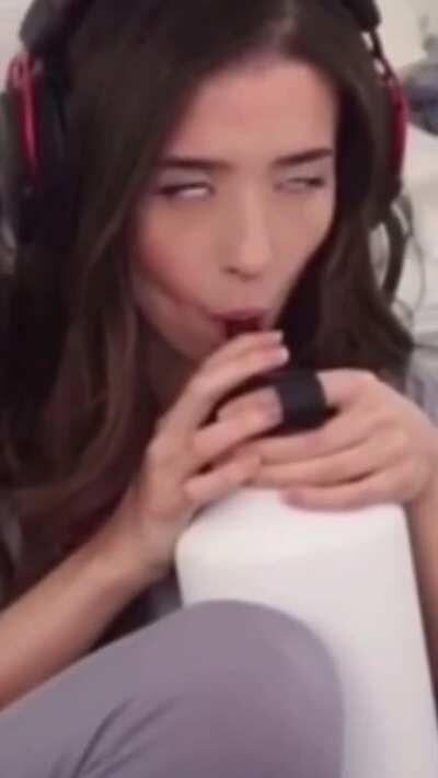 Poki giving the good succ