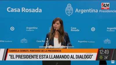 Gabriela Cerruti, Portavoz de la Presidencia, acaba de comparar en vivo y en directo a los seguidores de Milei con los Nazis.