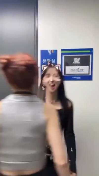 [230223] Yujin & Youngeun TikTok update: 🐱 Meow #YoungJin