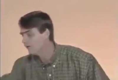 Gente, olha que absurdo esse deputado! Dizendo que se fosse presidente fecharia o congresso, que é favorável a tortura e defendendo uma guerra civil no Brasil... Imagina um sujeito desse como presidente?