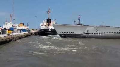 USS Cod hits the USCG Cutter Morro Bay on the way out to drydock