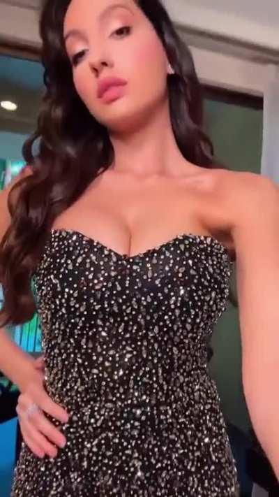 fuckinnnn hottt, can you lick her?