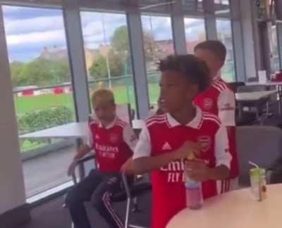 Arsenal’s u9s reaction to Ethan Nwaneri making his Arsenal debut