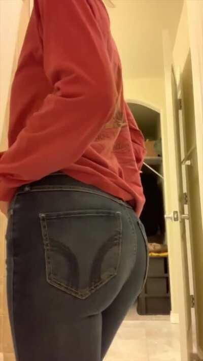 just a tiny teaser! :) let me know if you want to see my bare asshole