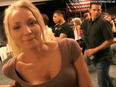 Hot Chick in a Bar Shows Everything