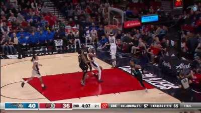 [Highlight] Markelle Fultz gets the steal and takes it himself!