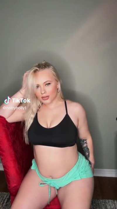 this huge tits keeps showing even if I am trying to hide it. HottyHolly1