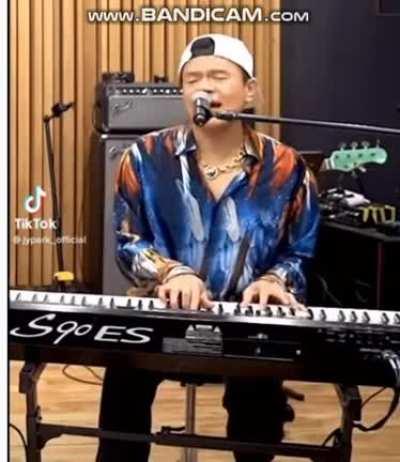 I opened 8 youtube tabs for jyp's high note on computer