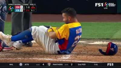 [Highlight] Hector Neris, fellow Houston Astro, almost hits Altuve in the head with a pitch