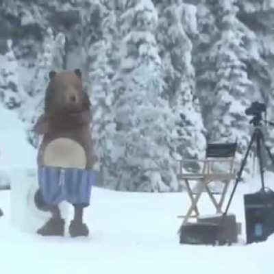 Russian vloggers connected a washing machine to an icy lake