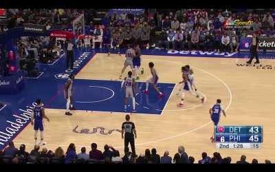 (Highlight) Joel Embiid with the nasty Magic Johnson Impression