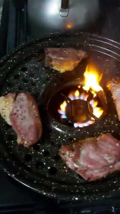 Asado opulento en parrigas, edici&oacute;n s&aacute;bado de tormenta