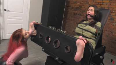 Pandora worships and tickles Liza's feet