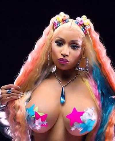 any horny bi buds wanna talk about nicki?