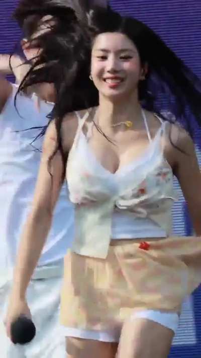 Kwon Eunbi Waterbomb Queen