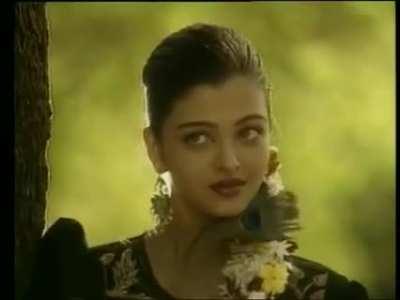 Sonali bendre & Aishwarya rai in An old advertisement from the 1990s, for a clothing brand named 'Radha'