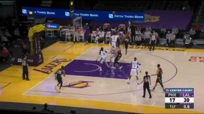 [Highlight] Cp3 hits his signature mid range shot at the buzzer to end Q1