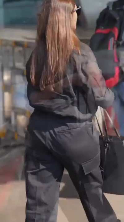 Ahh Mrunal that cheeks🍑🤤