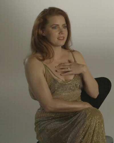 Amy Adams would be an incredible date: In a low neck dress, constant flirting, rubbing her leg against yours under the table, reaching over to accidentally brush her fingers against your crotch... When she invited you to her place after place, how do you 