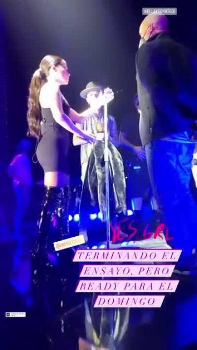 Becky at rehearsals in Miami a few days ago for the Latin Grammy’s tomorrow