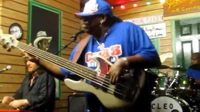 Bass solo from legendary Chicago musician Larry Williams