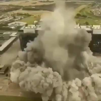 Controlled demolitiin