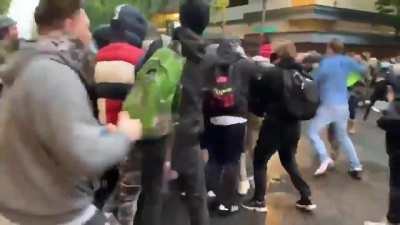 This is what happened before the man's teeth were knocked out in portland, keep your eye on the guy with the green backpack