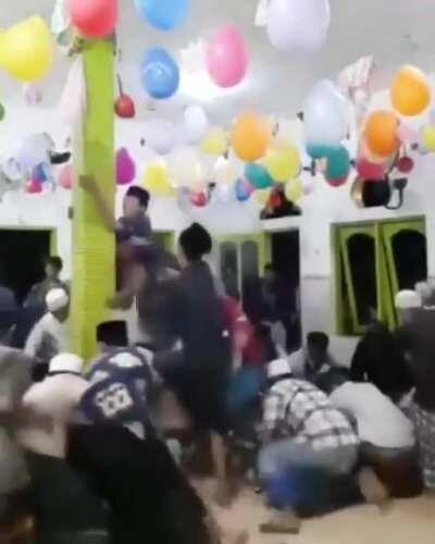 Revive Dulu, Baru Looting. (Ini tradisi ketika memperingati Maulid nabi)