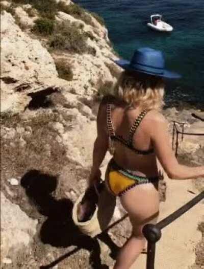 You're killing me, girl....😍