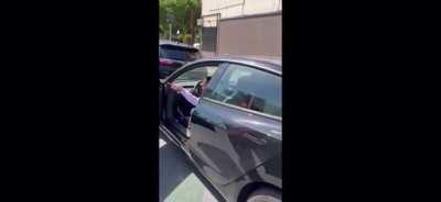 Same lady from yesterday? (San Francisco)