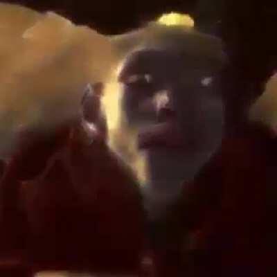 *yoen lágrimas esperando a que la joroba suba video a YouTube* el dromedario: *sube pedazos 