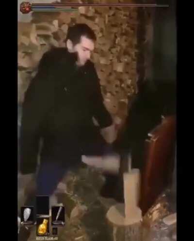 Me lo encontre en youtube pero es de almas oscuras, así que tenia que estar aquí