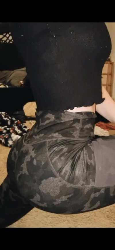 [oc] F18 hope you like my young body😈