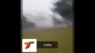 india lang malakas xd